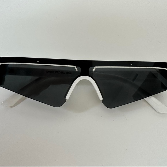 Dolls Kill Accessories - 80s Futuristic White & Black Sunglasses NEW WITH TAG Visor Shield Unisex